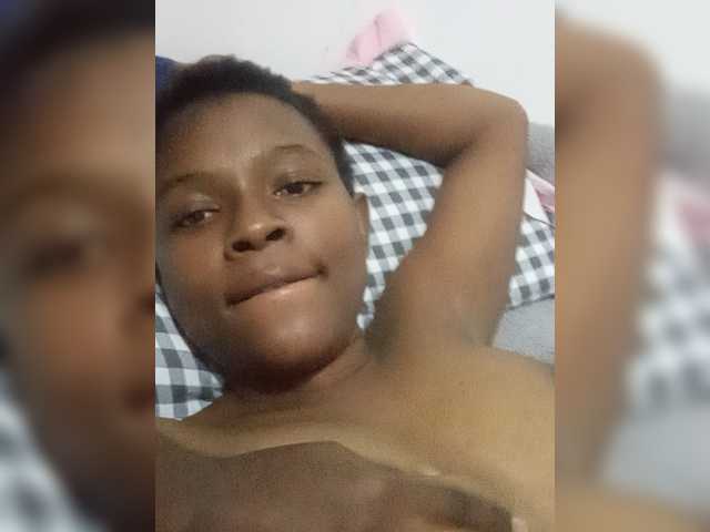Hotpetitesa live cam