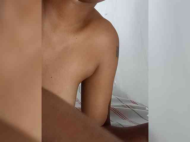 Hotpetitesa webcam