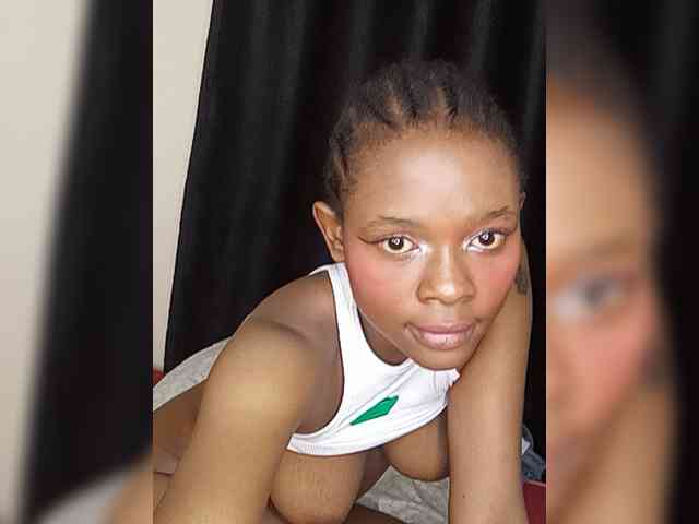 Hotpetitesa webcam