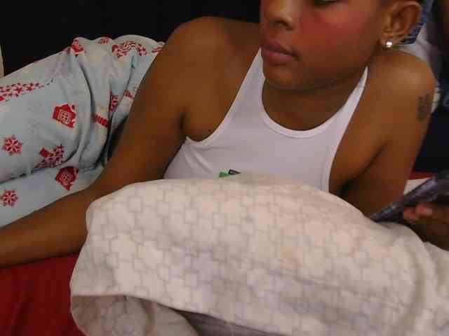 Hotpetitesa webcam