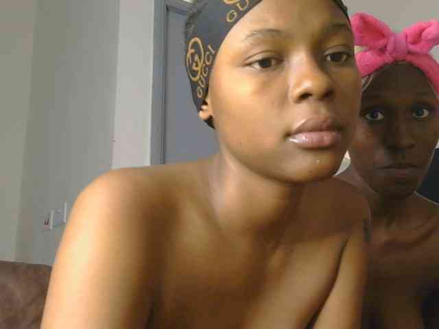 Hotpetitesa webcam