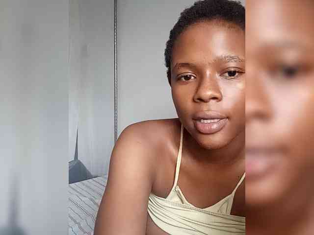 Hotpetitesa webcam