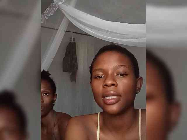 Hotpetitesa webcam