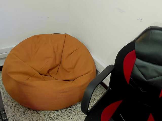 hazeandkush live sex show