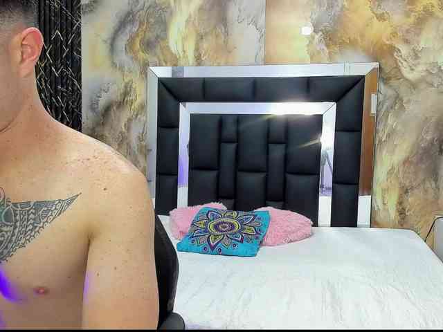 HazeAndKush webcam