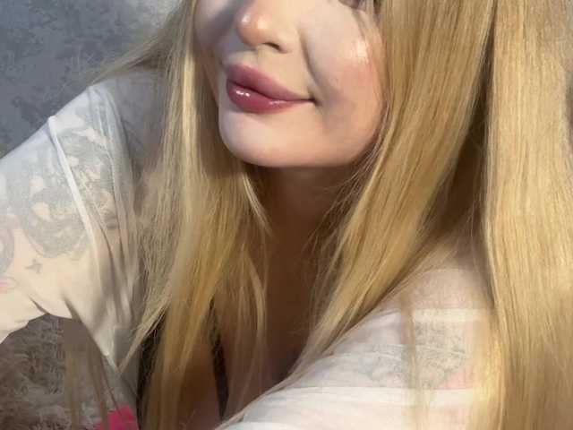 Queenkat66 live cam on BongaCams