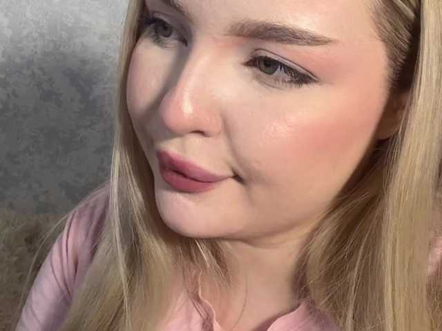 Queenkat66 live cam on BongaCams