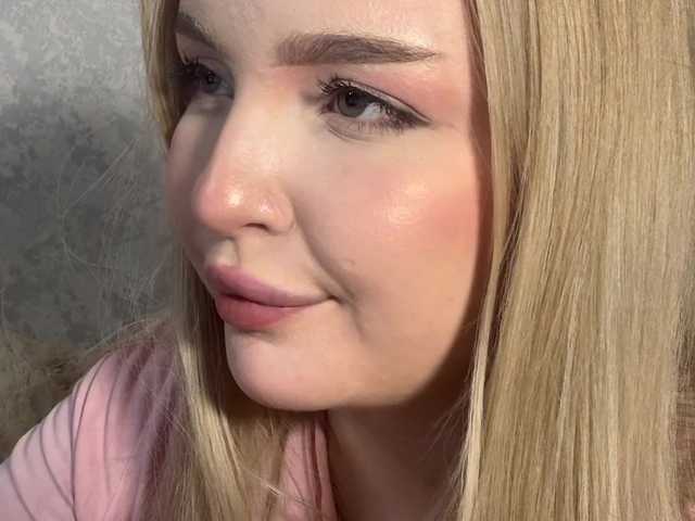 Queenkat66 live cam on BongaCams