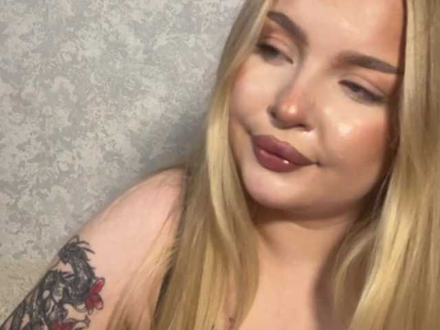 Queenkat66 live cam on BongaCams