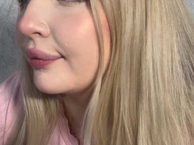 Queenkat66 live cam on BongaCams