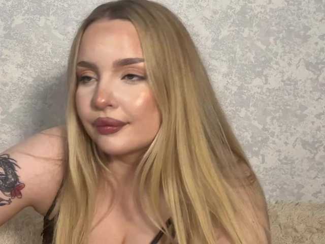 Queenkat66 live cam on BongaCams