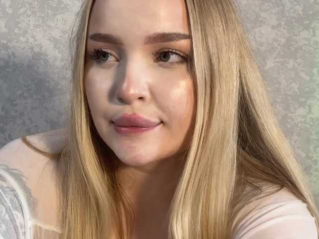 Queenkat66 live cam on BongaCams