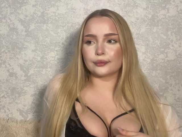 Queenkat66 live cam on BongaCams