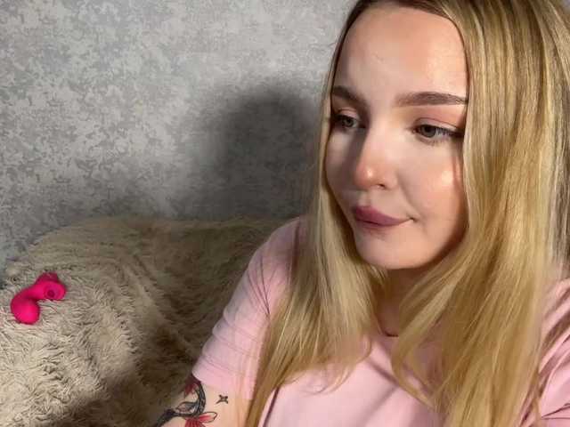 Queenkat66 live cam on BongaCams