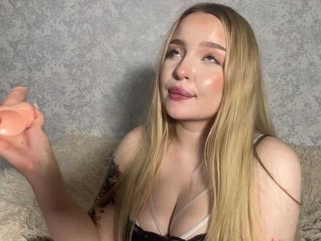 Queenkat66 live cam on BongaCams