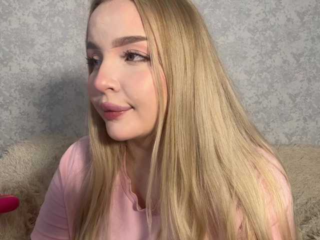 Queenkat66 live cam on BongaCams