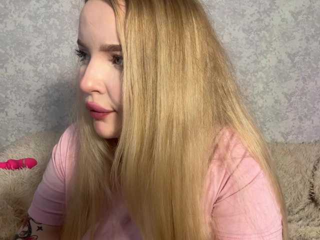 Queenkat66 live cam on BongaCams