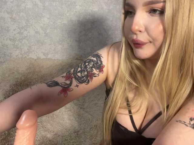 Queenkat66 live cam on BongaCams