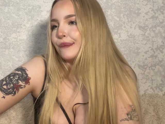 Queenkat66 live cam on BongaCams