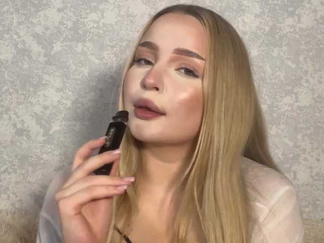 Queenkat66 live cam on BongaCams