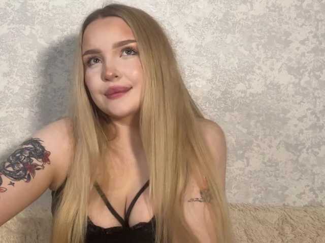 Queenkat66 live cam on BongaCams