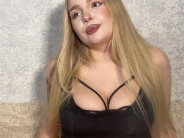 Queenkat66 live cam on BongaCams