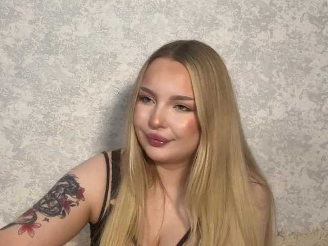 Queenkat66 live cam on BongaCams