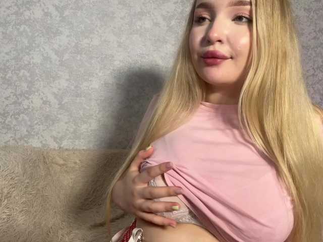 Queenkat66 live cam on BongaCams