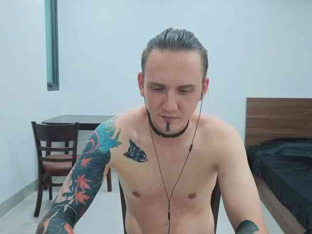 Silent-Stitch Sex Cam Show
