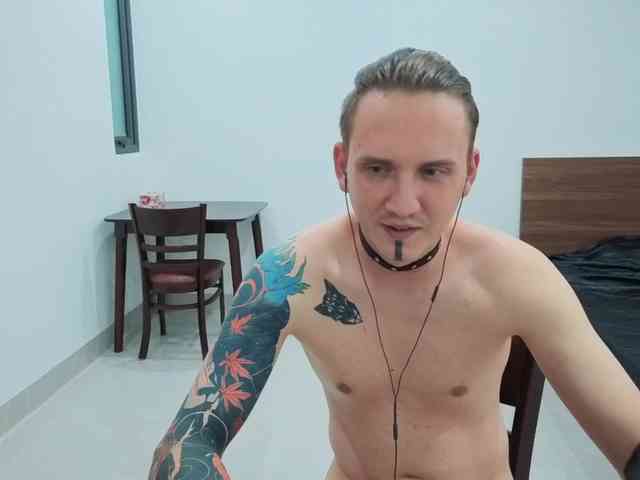 Silent-Stitch Sex Cam Show