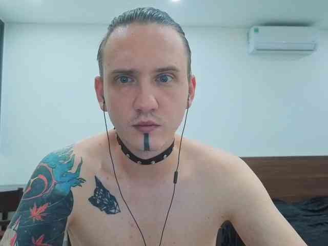 Silent-Stitch Sex Cam Show