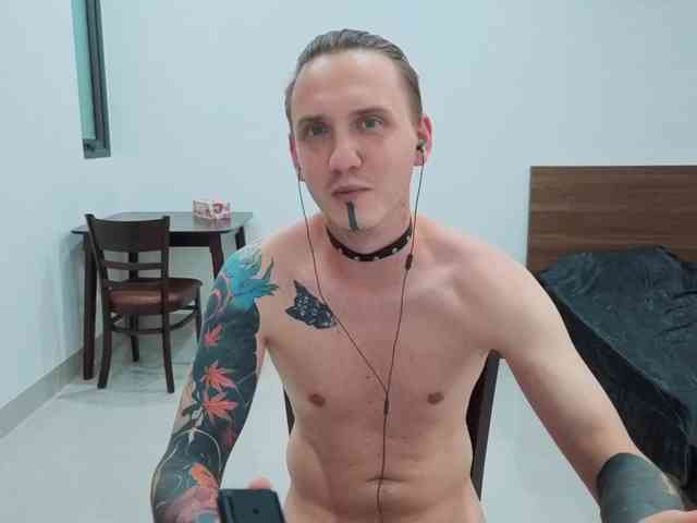 Silent-Stitch Sex Cam Show