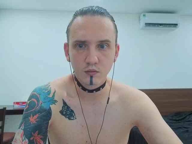Silent-Stitch Sex Cam Show
