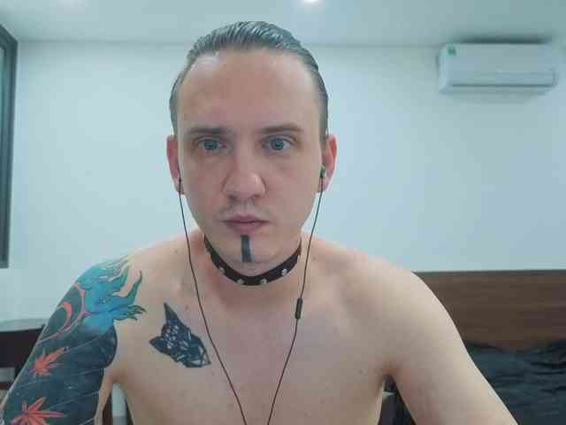 Silent-Stitch Sex Cam Show
