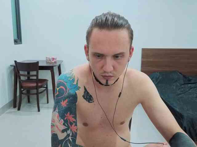 Silent-Stitch Sex Cam Show