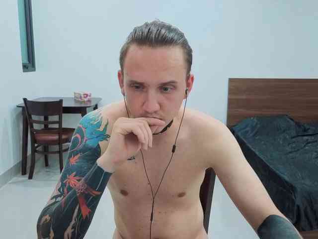 Silent-Stitch Sex Cam Show