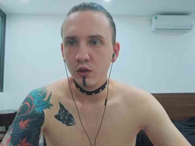 Silent-Stitch Sex Cam Show