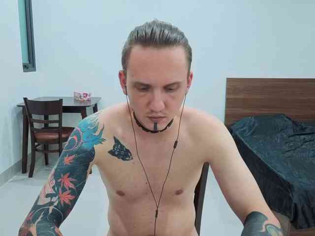 Silent-Stitch Sex Cam Show
