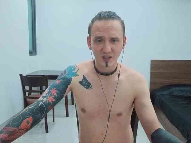 Silent-Stitch Sex Cam Show