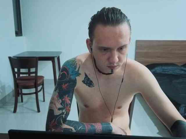 Silent-Stitch Sex Cam Show