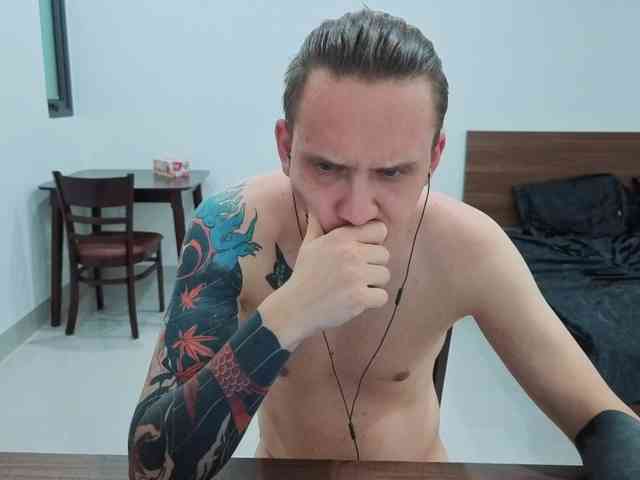 Silent-Stitch Sex Cam Show