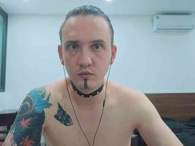 Silent-Stitch Sex Cam Show