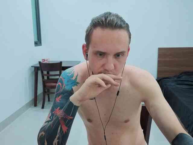 Silent-Stitch Sex Cam Show