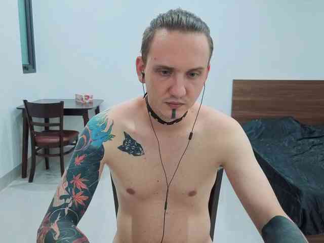Silent-Stitch Sex Cam Show