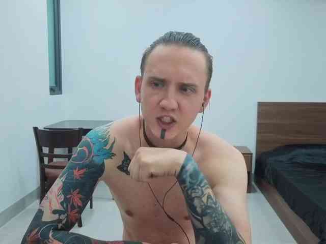 Silent-Stitch Sex Cam Show