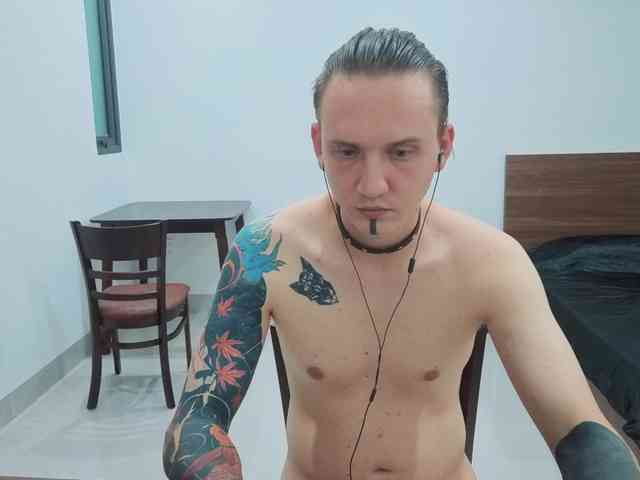 Silent-Stitch Sex Cam Show
