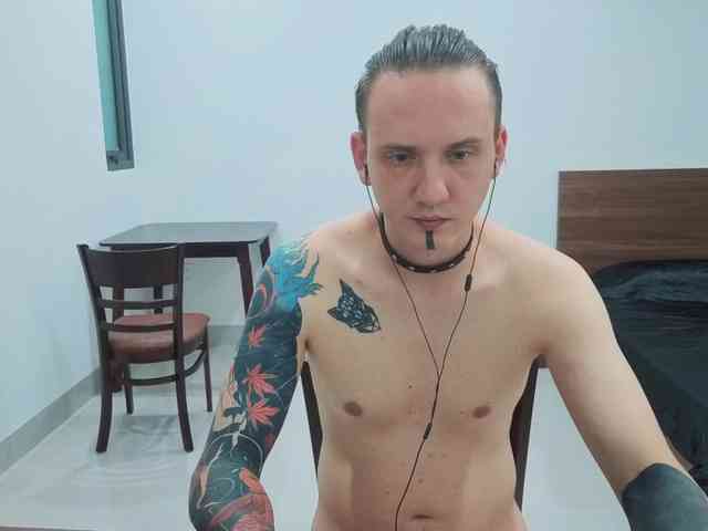 Silent-Stitch Sex Cam Show