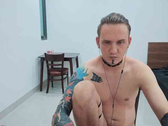 Silent-Stitch Sex Cam Show