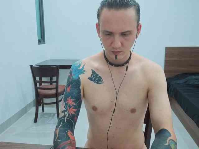 Silent-Stitch Sex Cam Show