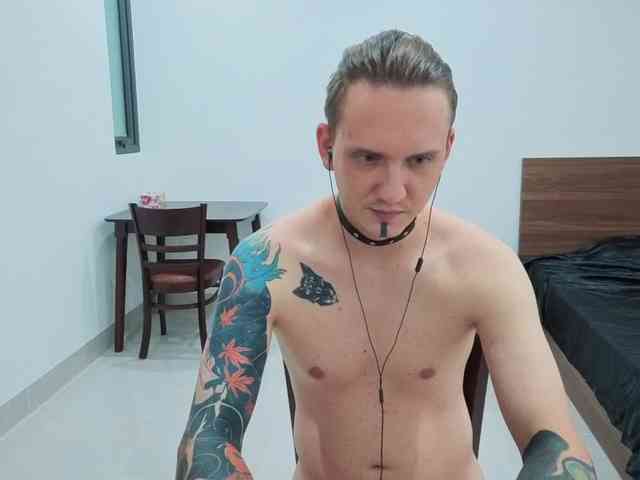 Silent-Stitch Sex Cam Show